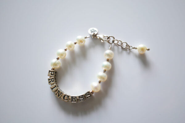 FIRST PEARLS NAME GIRLS BRACELET (LARGE PEARLS)